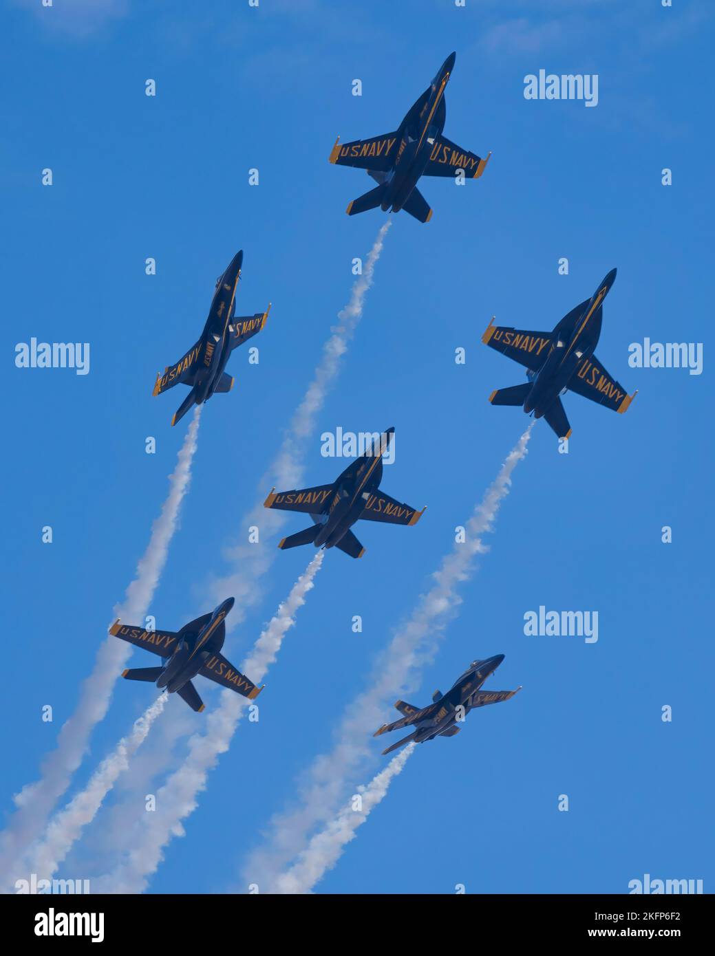 Die US Navy Blue Angels treten auf der Miramar Airshow 2022 in San Diego, Kalifornien, auf. Stockfoto