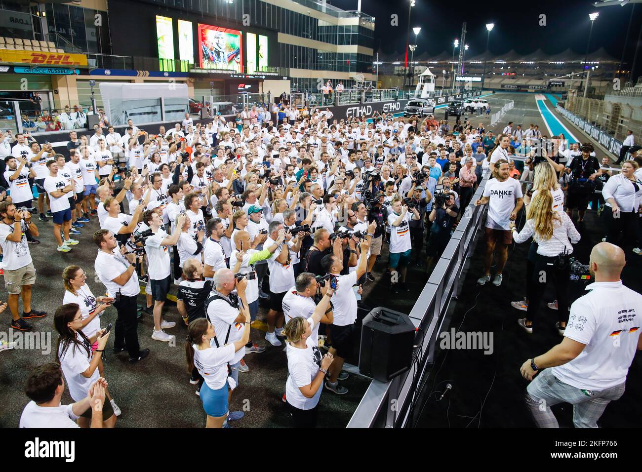 Yas Marina Circuit, ABU DHABI, 19/11/2022, Collaborative Track Run and Walk organisiert von Sebastian Vettel während des Formel 1 Etihad Airways Abu Dhabi Grand Prix 2022, 22. Runde der FIA Formel 1 Weltmeisterschaft 2022 vom 18. Bis 20. November 2022 auf dem Yas Marina Circuit, in Yas Island, Abu Dhabi - Foto Antonin Vincent / DPPI Stockfoto