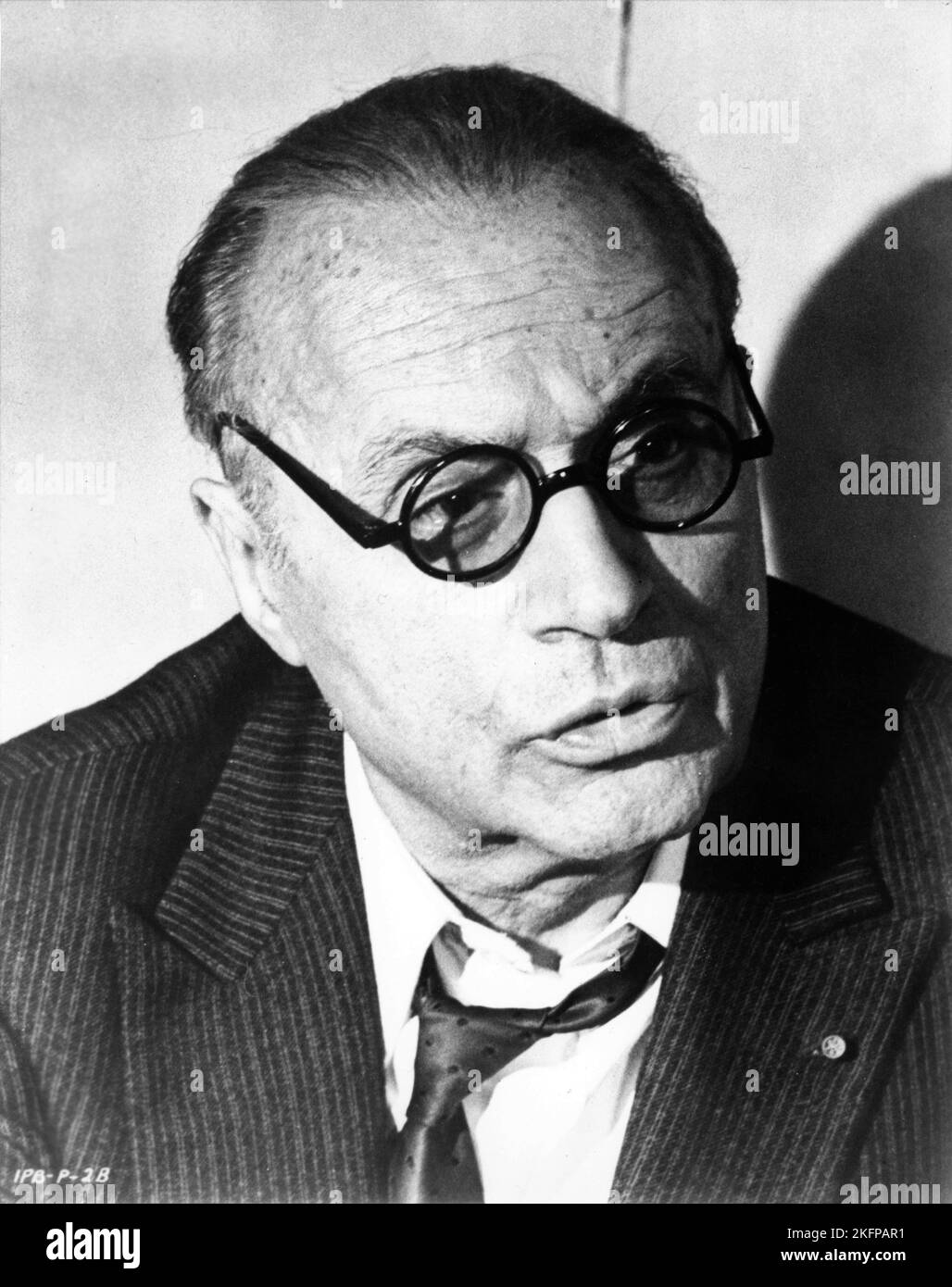 CHARLES BOYER IN BRENNT PARIS? 1966 Regie RENE CLEMENT Buch Larry Collins und Dominique Lapierre Drehbuch Gore Vidal und Francis Ford Coppola Musik Maurice Jarre Frankreich-USA Koproduktion Marianne Productions / Transcontinental Films / Paramount Picturs Stockfoto