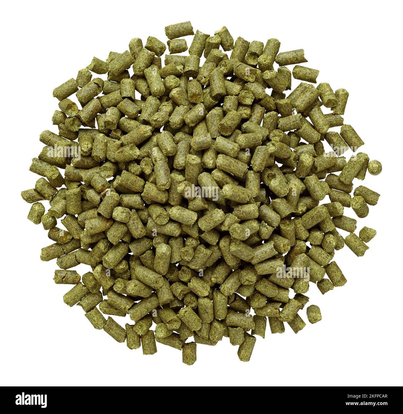 Hopfenpellets zum Brauen auf weißem Hintergrund Stockfoto