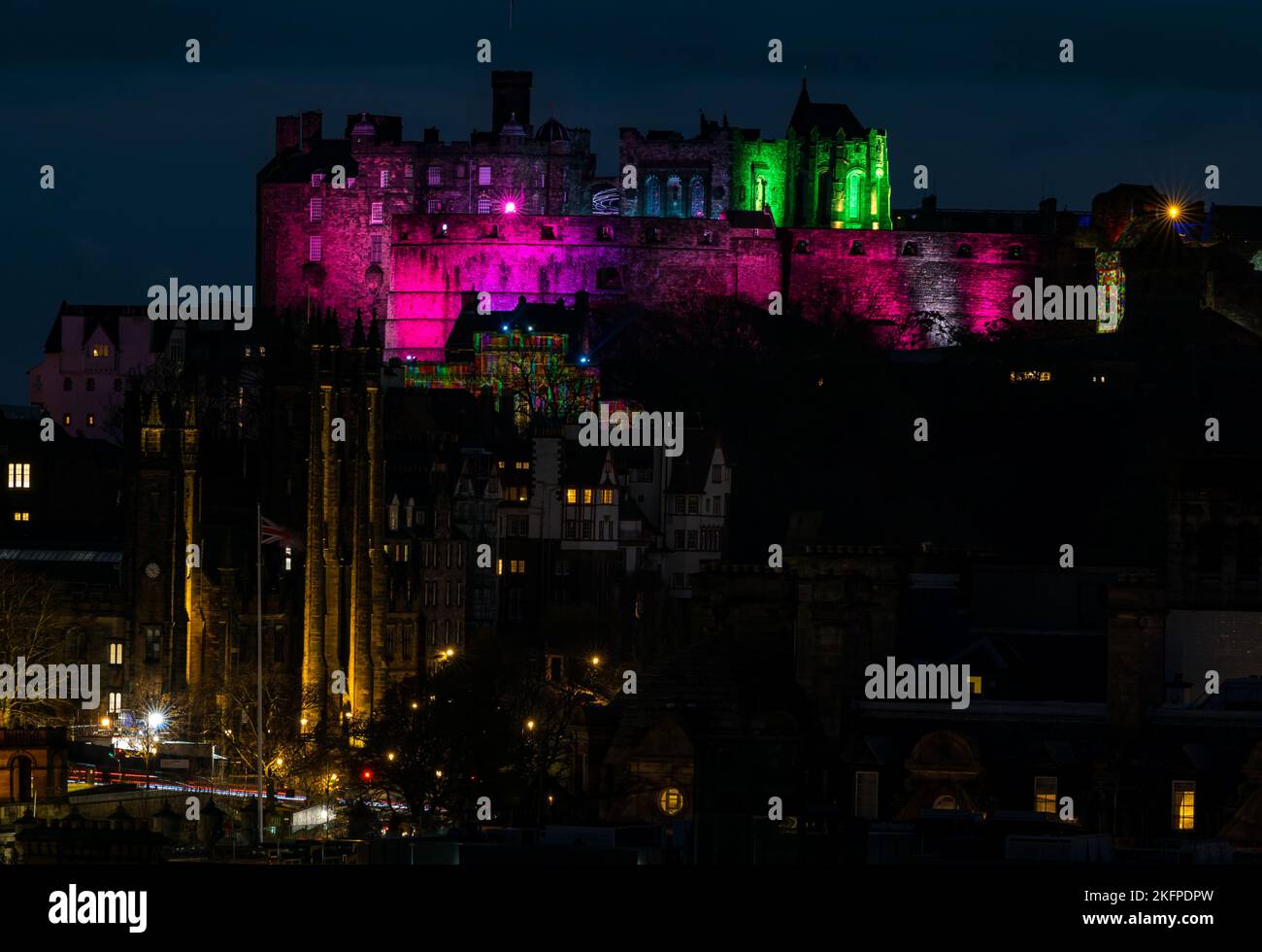 Edinburgh Castle beleuchtet in der Nacht von Castle of Light Veranstaltung, Edinburgh Stadtzentrum, Schottland, Großbritannien Stockfoto