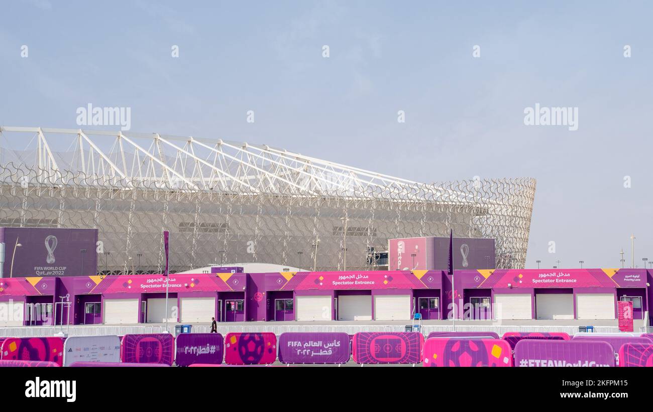 Doha,katar-Oktober 10,2022 :das Ahmad bin Ali Stadion, im Volksmund auch als das Al-Rayyan Stadion bekannt, ist ein Mehrzweckstadion in Al Rayyan, Katar, Stockfoto