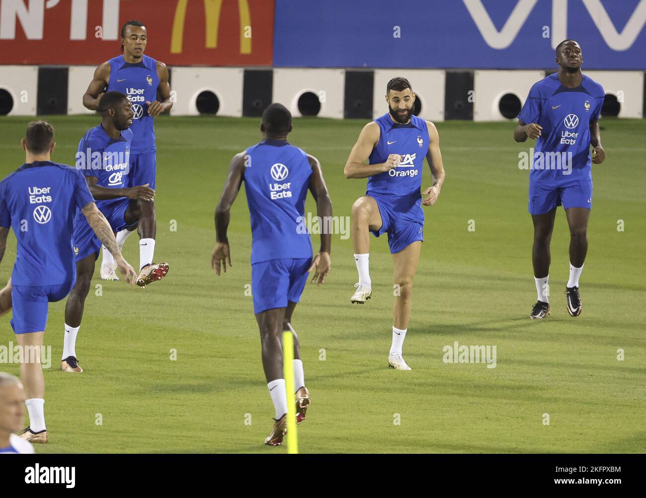 Doha, Katar - 19. November 2022, Karim Benzema aus Frankreich beim Training des französischen Teams vor der FIFA Fußball-Weltmeisterschaft 2022 am 19. November 2022 in Doha, Katar - Foto: Jean Catuffe/DPPI/LiveMedia Stockfoto