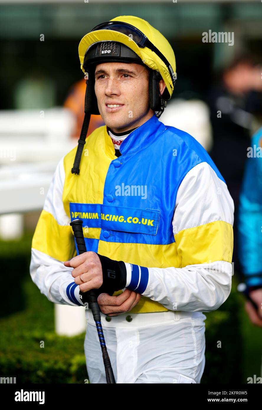 Alan Johns, Jockey am November Racing Wochenende am Samstag auf der Ascot Racecourse. Bilddatum: Samstag, 19. November 2022. Stockfoto