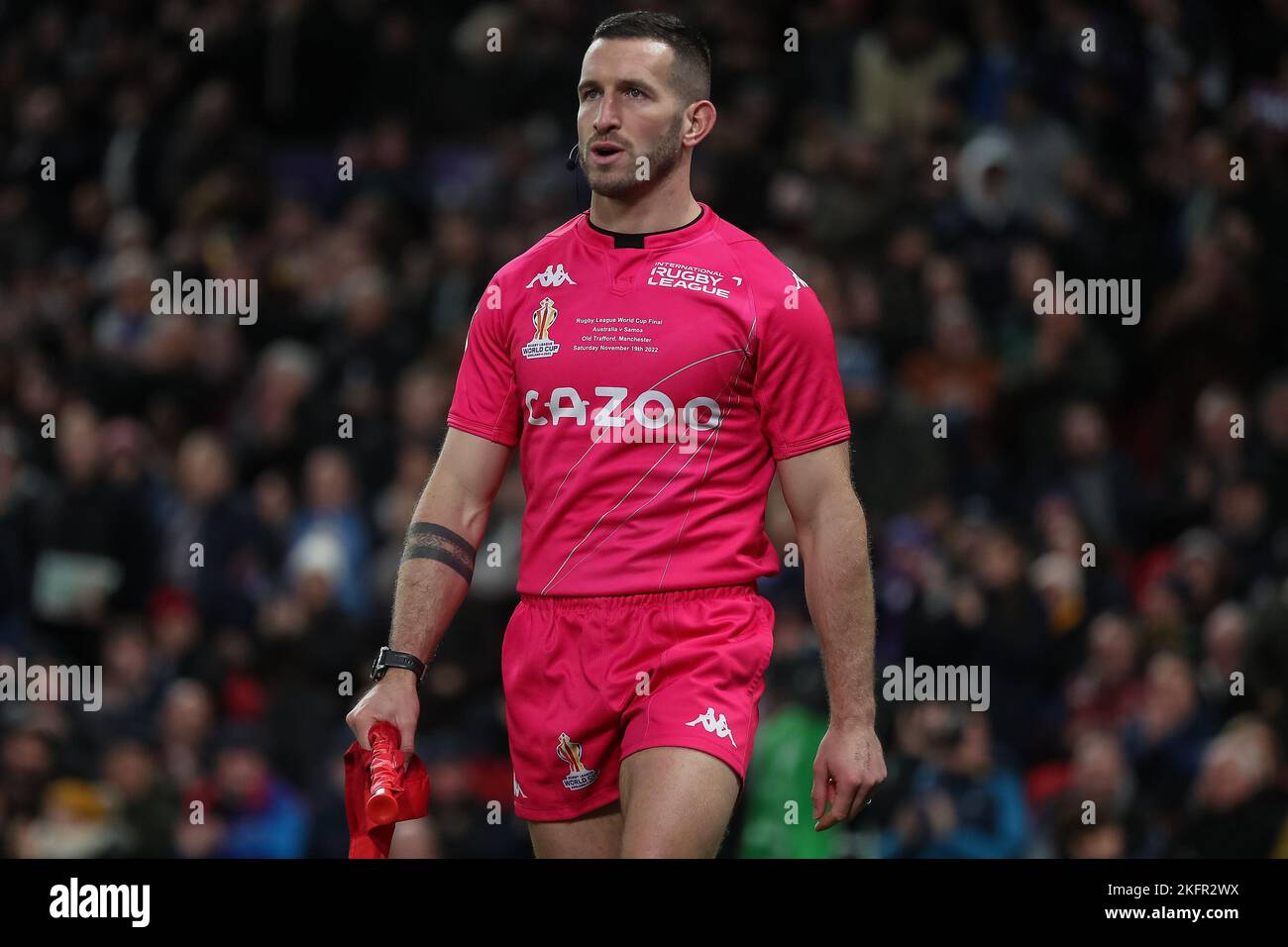 Manchester, Großbritannien. 19.. November 2022. *** Jack Smith Touch Judge während des Rugby League World Cup 2021 Final Matches zwischen Australien RL und Samoa RL in Old Trafford, Manchester, England am 19. November 2022. Foto von Simon Hall. Nur zur redaktionellen Verwendung, Lizenz für kommerzielle Nutzung erforderlich. Keine Verwendung bei Wetten, Spielen oder Veröffentlichungen einzelner Clubs/Vereine/Spieler. Kredit: UK Sports Pics Ltd/Alamy Live Nachrichten Stockfoto