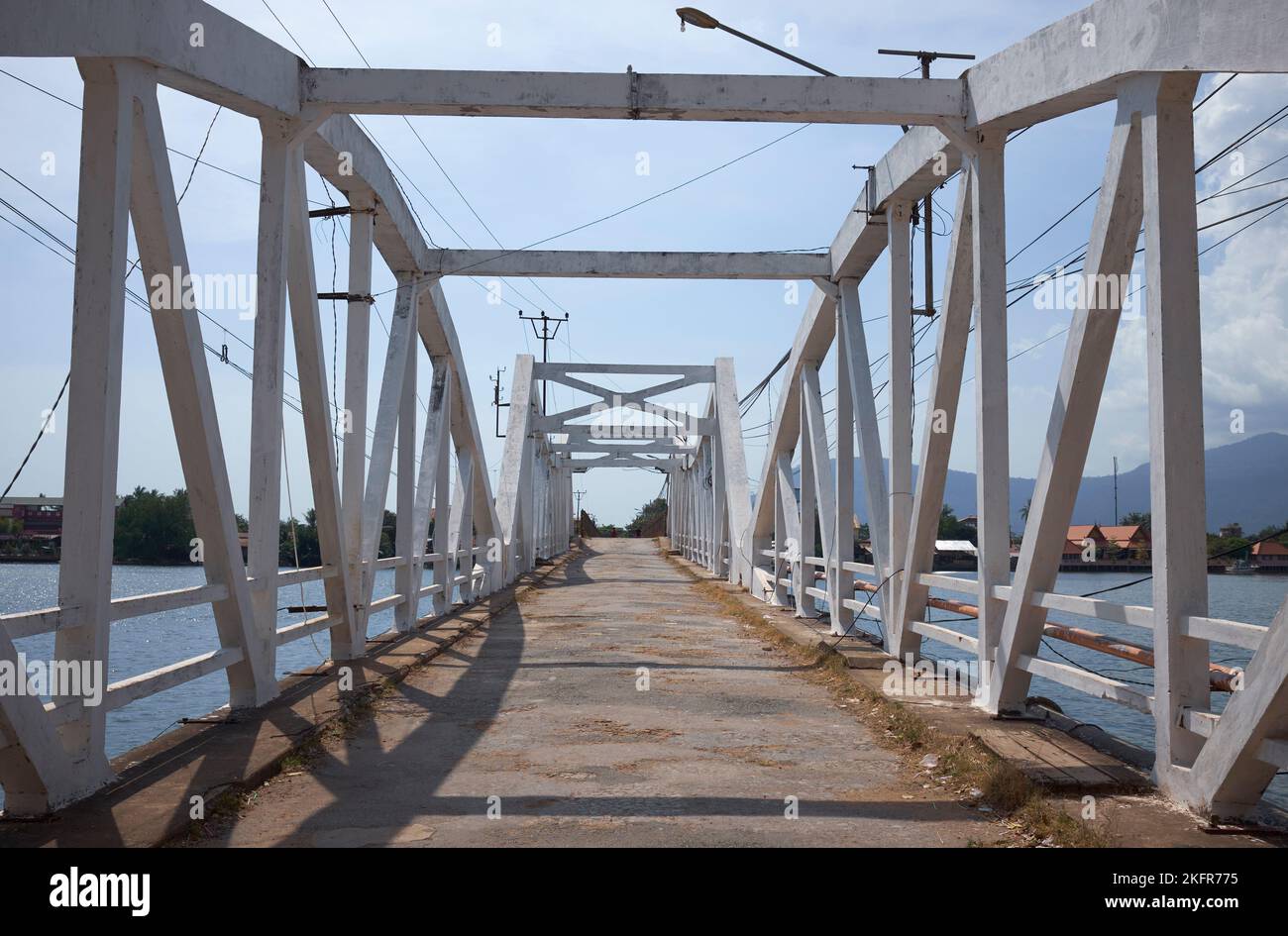 Die Old Entanou Bridge River Überquert Die Innenstadt Von Kampot Kambodscha Stockfoto