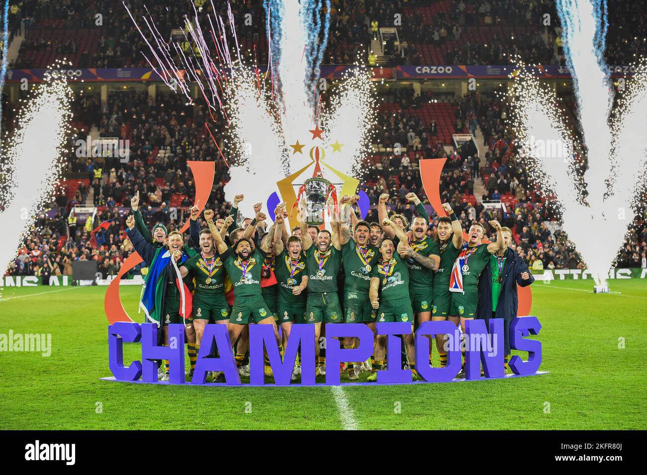 Manchester ENGLAND - NOVEMBER 19. Australien feiert nach dem Gewinn des Rugby League World Cup Mens Final 2021 zwischen Australien und Samoa beim Old Trafford am 19. - 2022. November in Manchester England. Stockfoto