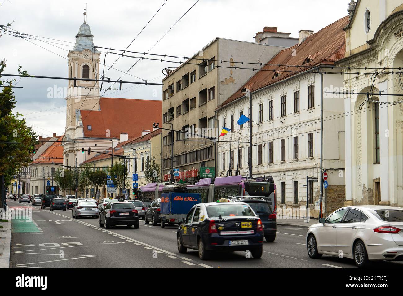 Cluj-Napoca, Rumänien - 17. September 2022: Sora Shopping Center am 21. Dezember Boulevard. Dieses Bild ist nur für redaktionelle Zwecke gedacht. Stockfoto