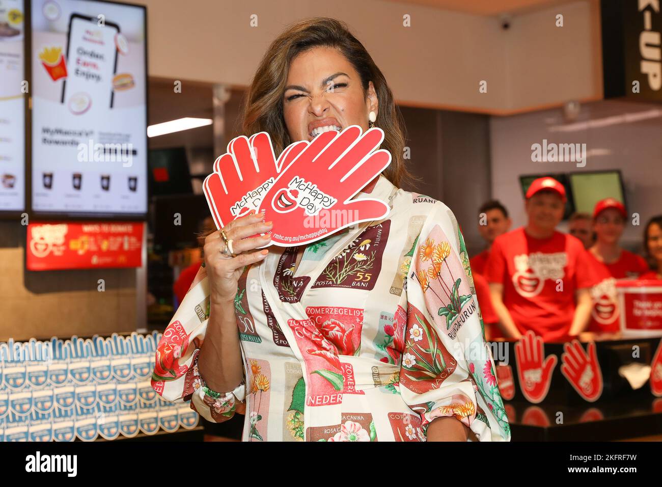 19. November 2022: Sydney, Australien: Schauspielerin EVA MENDES besucht McDonald's Haberfield zum McHappy Day in Sydney. (Bild: © Christopher Khoury/Australian Press Agency via ZUMA Wire) Stockfoto