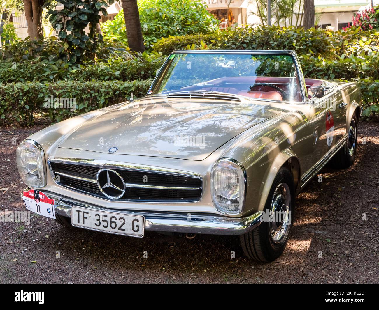 Santa Cruz de Teneriffa, Spanien November 4. 2022: Mercedes 250 SL aus dem Jahr 1963 in der Ausstellung Clasica Teneriffa 2022 Stockfoto