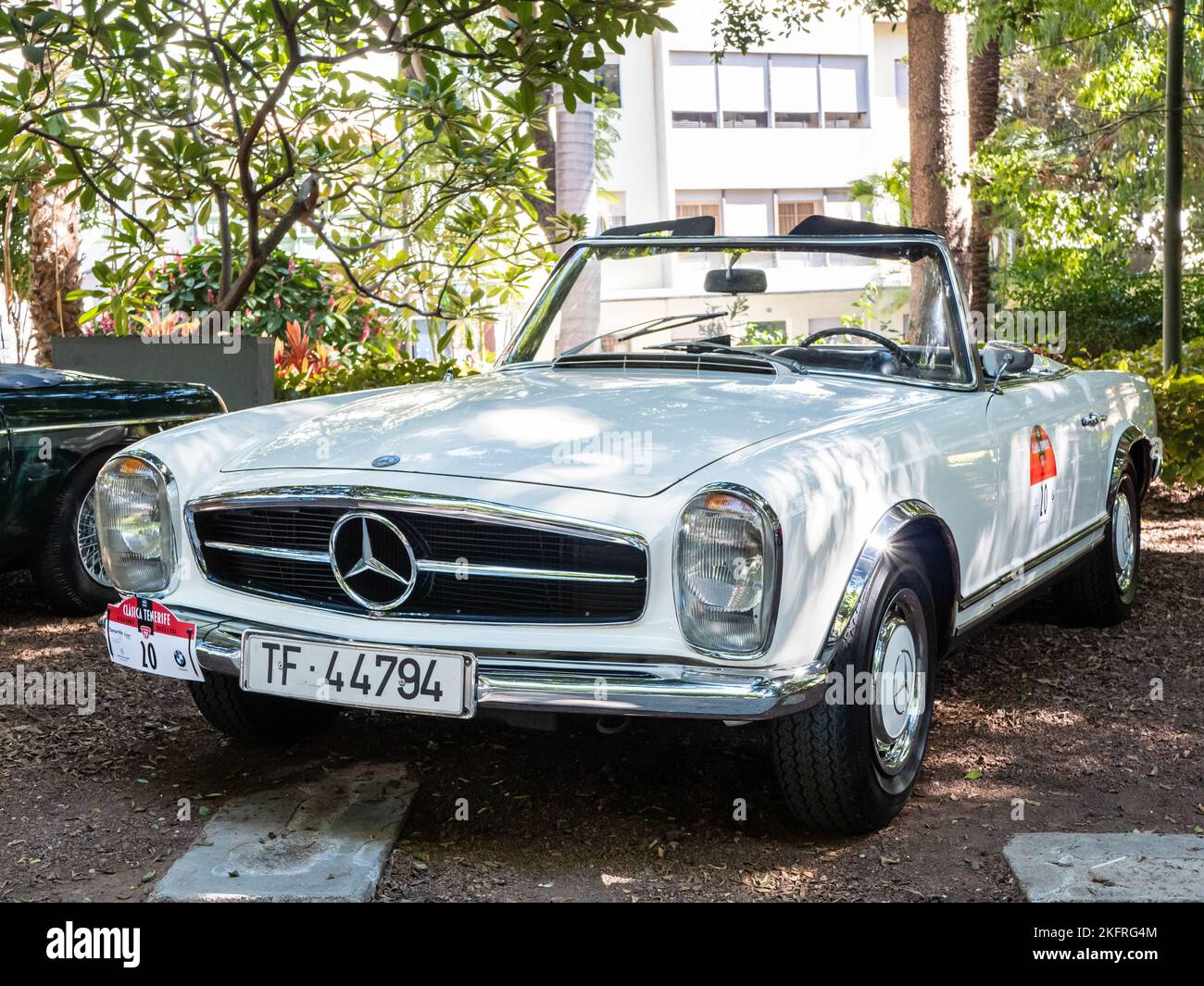 Santa Cruz de Teneriffa, Spanien November 4. 2022: Mercedes 250 SL aus dem Jahr 1965 in der Ausstellung Clasica Teneriffa 2022 Stockfoto