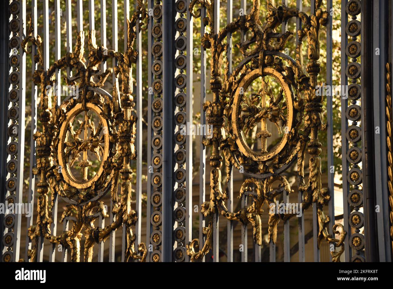 Nahaufnahme des Haupttores des Justizpalastes von Paris, einem Gerichtsgebäude in Paris, Frankreich Stockfoto