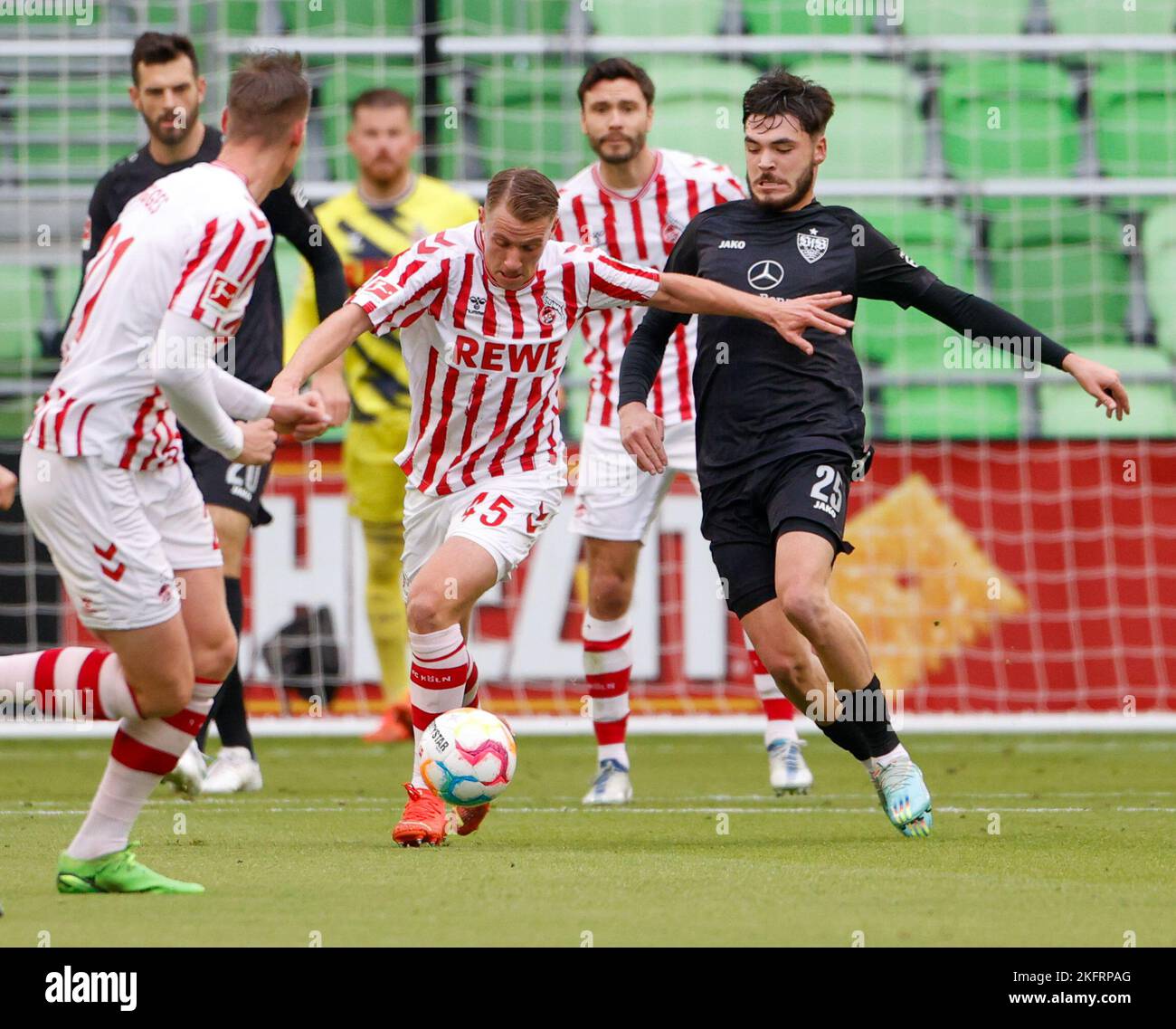 19. November 2022: 1.FC KÃ¶ln Mittelfeldspieler Joshua Schwirten schiebt den Ball während eines Bundesligavereins freundlich zwischen FC Köln und VfB Stuttgart am 19. November 2022 in Austin, Texas. Stuttgart gewann 4-2. (Bild: © Scott Coleman/ZUMA Press Wire) Stockfoto