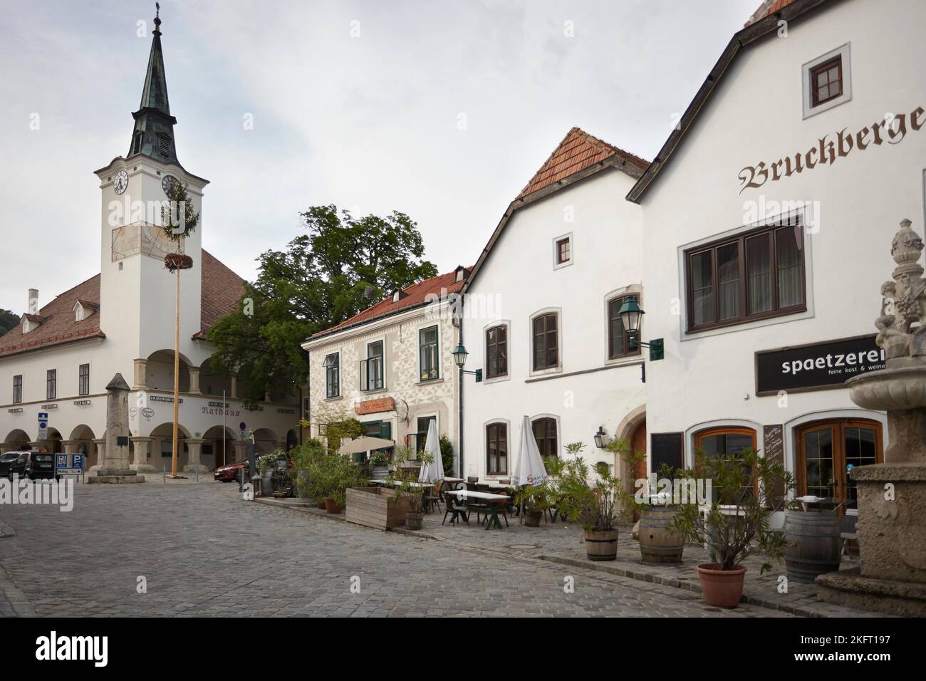 Gumpoldskirchen mit Rathaus, Wienwald, Nieserösterreich, Österreich, Europa Stockfoto