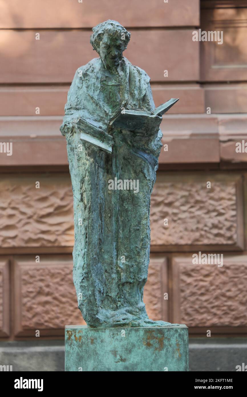 Skulptur und Denkmal des Theologen und Gelehrten Rabanus, Rhabanus, Maurus 780-856, 117er Ehrenhof, Neustadt, Mainz, Rhein-Hessen, Rheinland-Pal Stockfoto