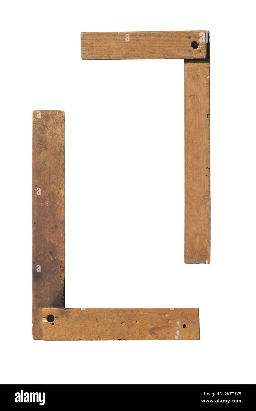 Altes vintage hölzernes mechanistisches quadratisches Messwerkzeug. Rahmung Square, die quadratische, isolierte auf weißem Hintergrund Stockfoto