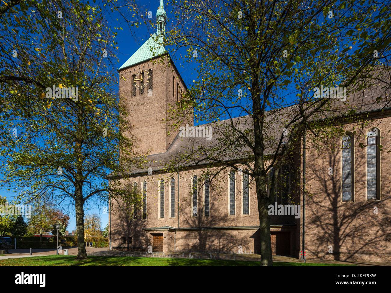 Deutschland, Vreden, Berkel, Westmuensterland, Münsterland, Westfalen, Nordrhein-Westfalen, NRW, katholische Pfarrkirche St. Georg am Kirchplatz Stockfoto