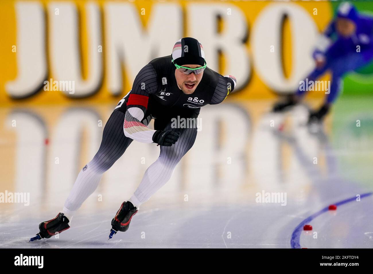 HEERENVEEN, NIEDERLANDE - 20. NOVEMBER: Michael Roth aus Deutschland tritt am 20. November 1500m 2022 in der Männer-B-Gruppe im Rahmen der Speedskating-Weltmeisterschaft 2 in Thialf in Heerenveen, Niederlande, an (Foto: Andre Weening/Orange Picles) Stockfoto