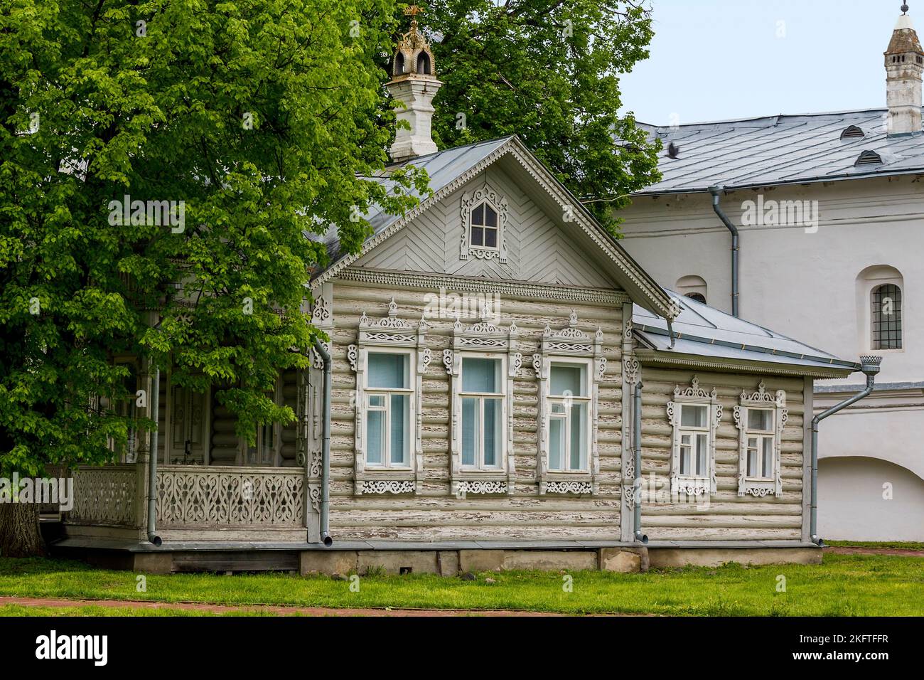 Dieses Haus ist ein Museumsstück, das die Holzarchitektur des russischen Nordens am 24. Mai 2013 in Wologda, Russland, zeigt. Stockfoto