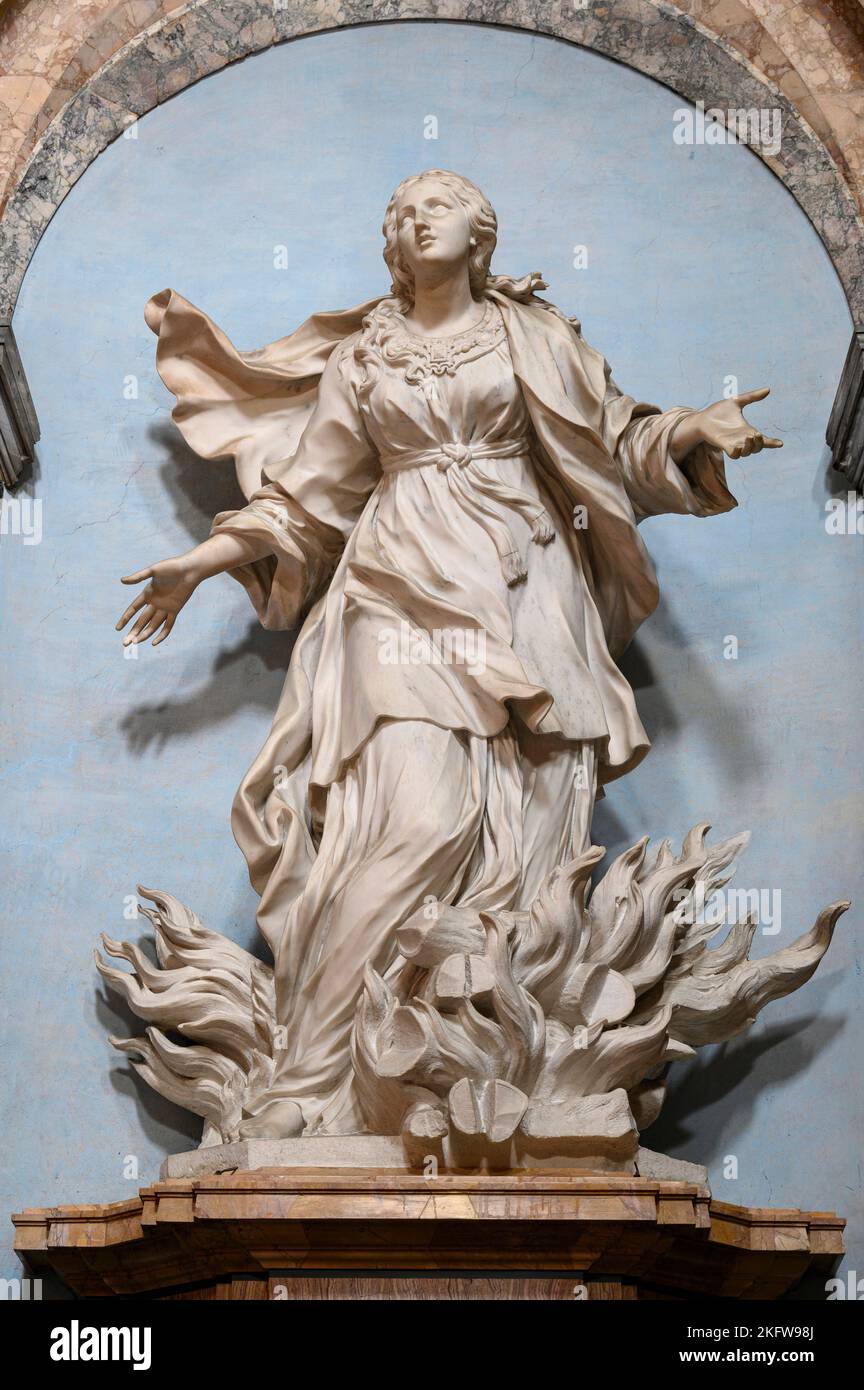 Rom. Italien. Sant'Agnese in Agone (Sant'Agnese auf der Piazza Navona). Statue des Martyriums der heiligen Agnes auf dem Scheiterhaufen, ca. 1660, von Ercole Ferrata (161 Stockfoto