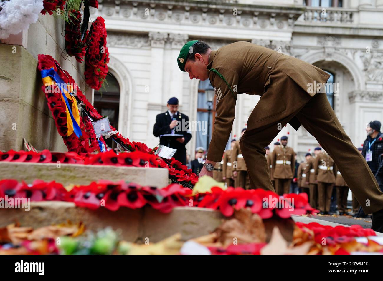 Während der jährlichen Parade der Vereinigung jüdischer Ex-Soldaten und Frauen im Cenotaph in Whitehall, London, wird ein Kranz niedergelegt. Bilddatum: Sonntag, 20. November 2022. Stockfoto