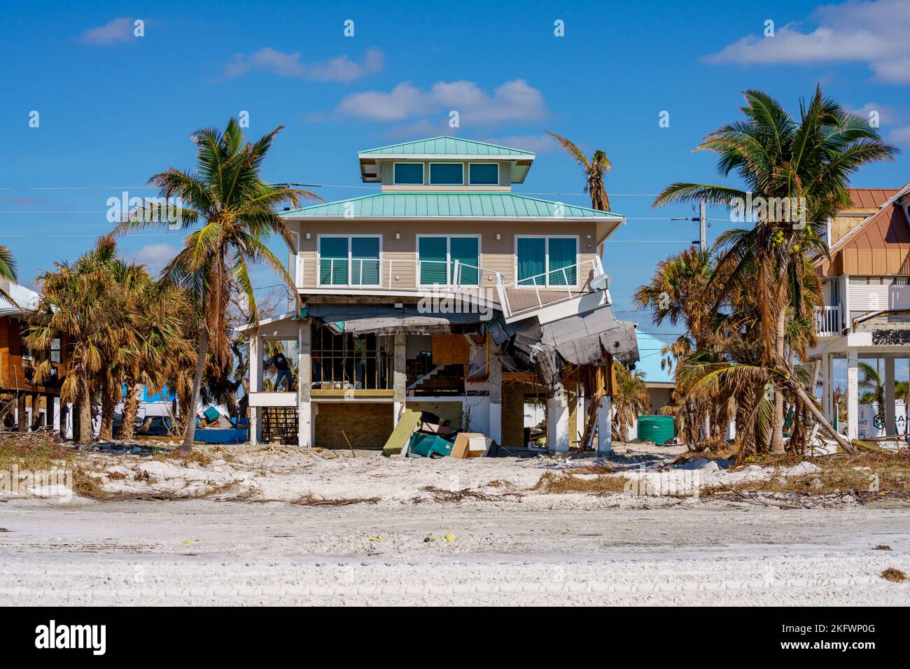 Fort Myers Beach, FL, USA - 19. November 2022: Häuser am Strand, die durch den US-amerikanischen US-amerikanischen „The Beach“-Flughafen Ian Fort Myers, Florida, zerstört wurden Stockfoto