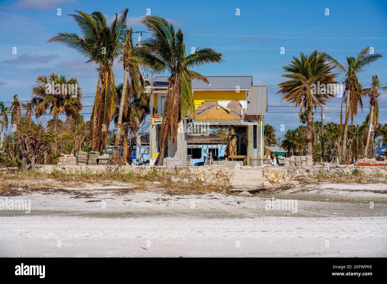 Fort Myers Beach, FL, USA - 19. November 2022: Häuser am Strand, die durch den US-amerikanischen US-amerikanischen „The Beach“-Flughafen Ian Fort Myers, Florida, zerstört wurden Stockfoto