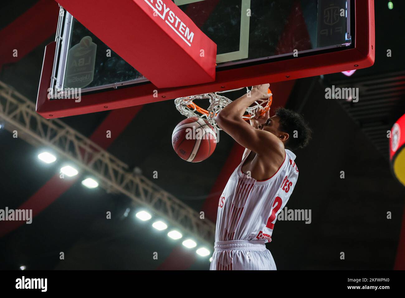 Varese, Italien. 19.. November 2022. Justin Reyes von Openjobmetis Varese in Aktion während der Lega Basket Serie Ein Spiel der regulären Saison 2022-2023 zwischen Openjobmetis Varese und Umana Reyer Venezia in der Enerxenia Arena. Endergebnis; Varese 93:90 Reyer. Kredit: SOPA Images Limited/Alamy Live Nachrichten Stockfoto