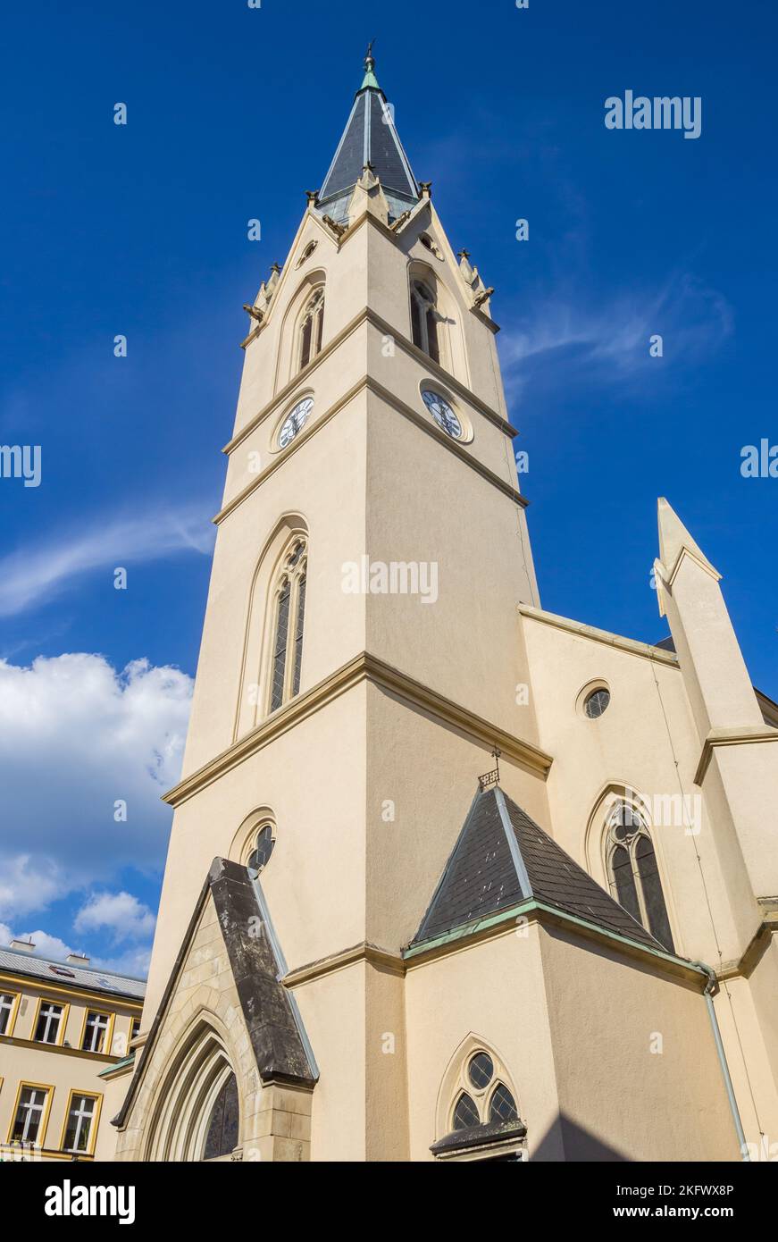 Turm der Antoniuskirche in der historischen Stadt Liberec, Tschechische Republik Stockfoto