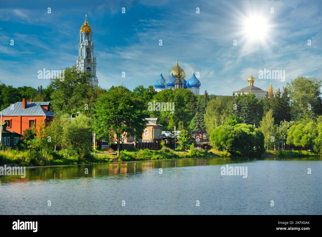 Lavra orthodoxe Trinität Sergiev Kloster aus Kelar See, Sergiev Posad, Moskauer Gebiet, Russland Stockfoto