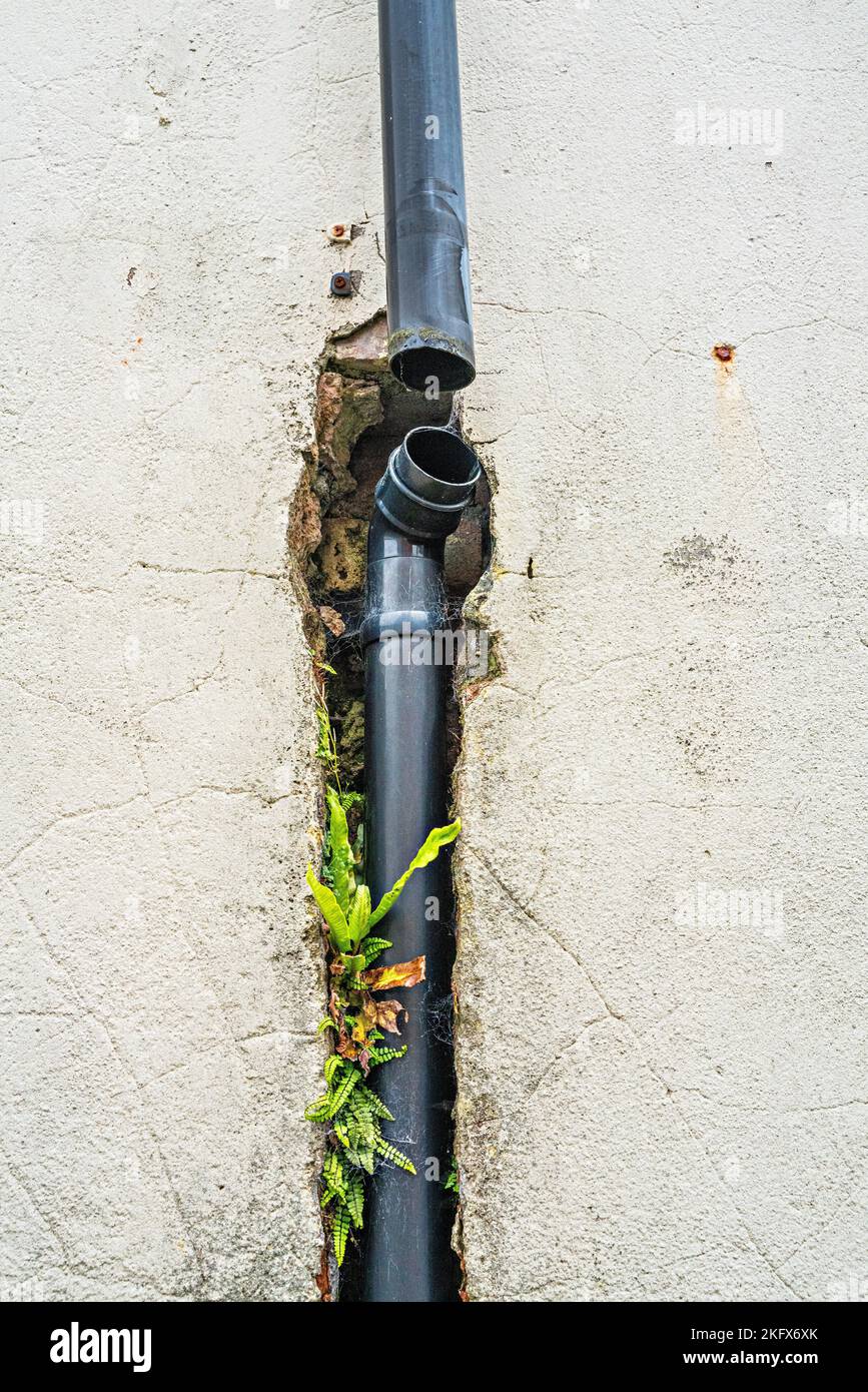 Kaputte Regenwasserleitung Stockfoto