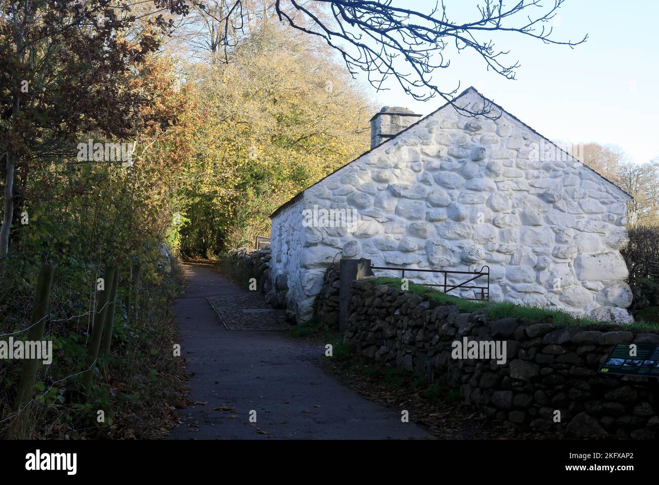 Llainfadyn Quarryman's Cottage, St. Fagans National Museum of Histor. Amgueddfa Werin Cymru. Aufgenommen Im November 2022. Herbst. Stockfoto