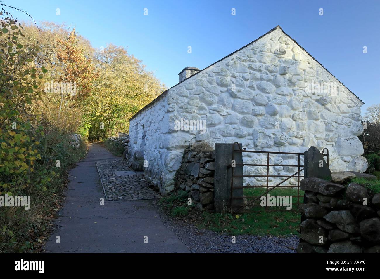 Llainfadyn Quarryman's Cottage, St. Fagans National Museum of Histor. Amgueddfa Werin Cymru. Aufgenommen Im November 2022. Herbst. Stockfoto