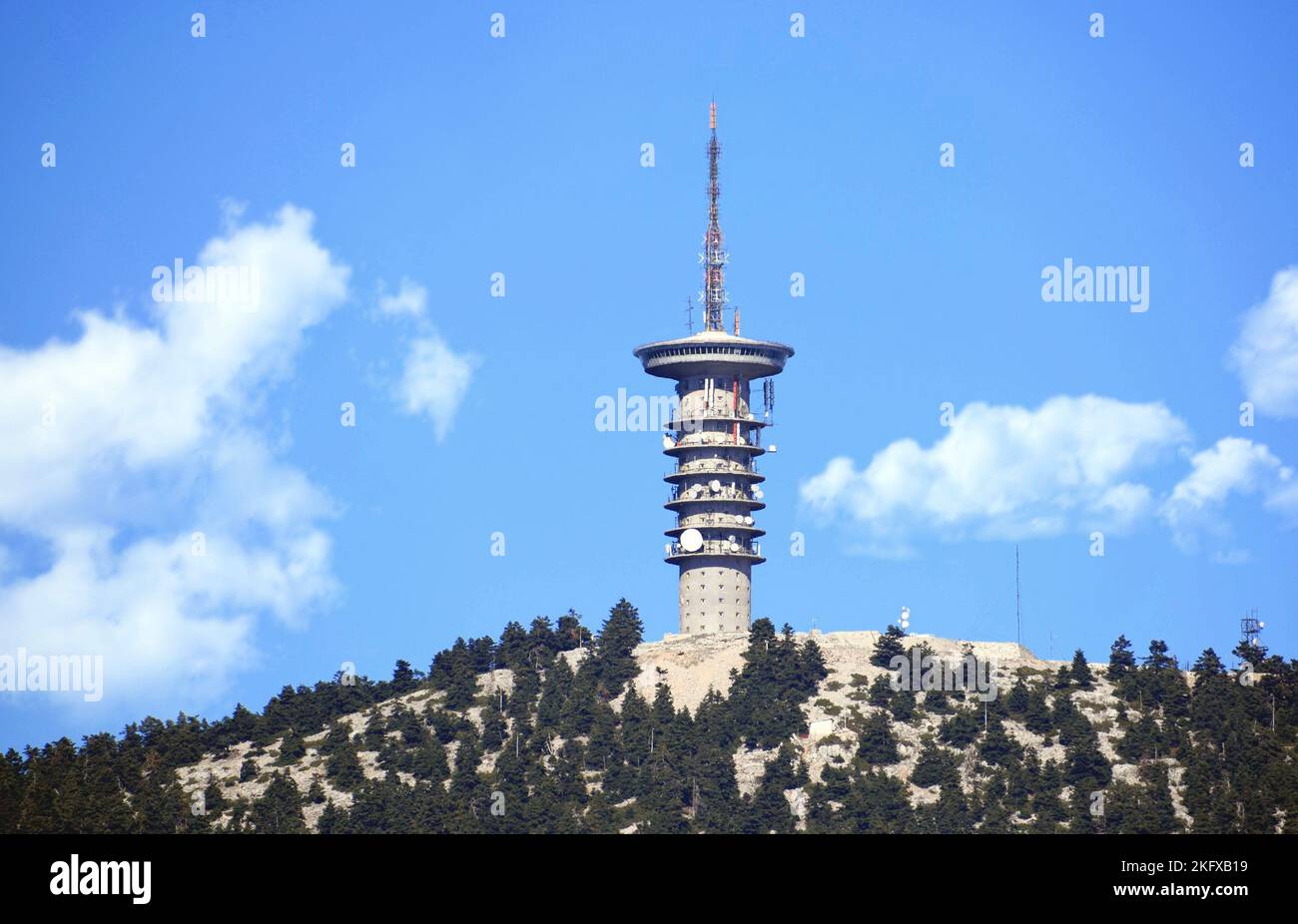 Telekommunikationsturm-Antenne in Mount Parnitha, Griechenland Stockfoto