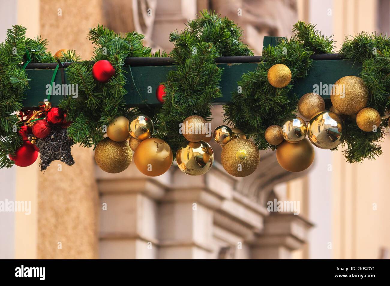 Festliches Stadtbild - Blick auf den Weihnachtsmarkt in Wien, Österreich Stockfoto