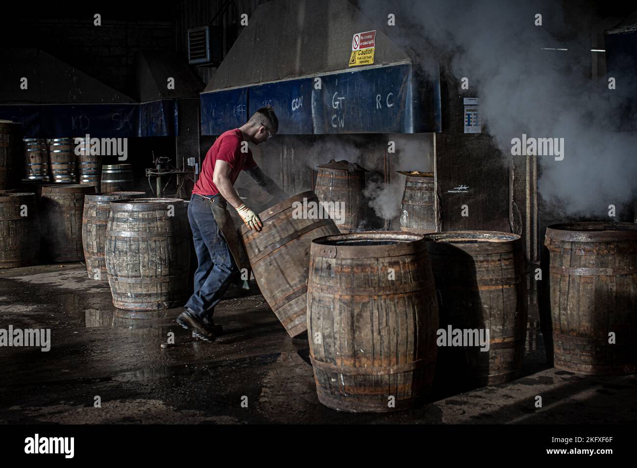 Fasshersteller bei Speyside Cooperage, Craigellachie, Schottland. Stockfoto