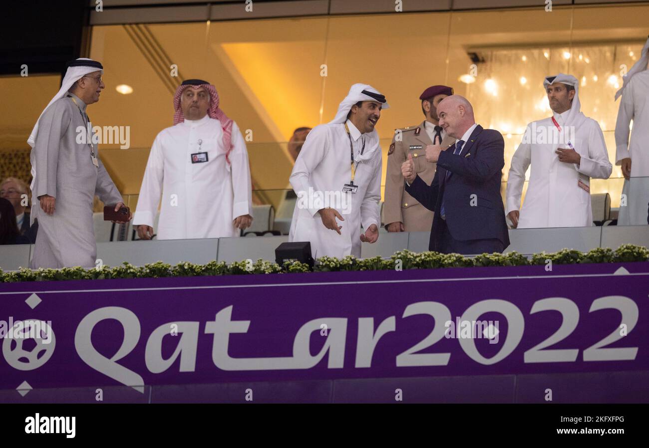 Doha, Katar. 20.. November 2022. Emir Sheikh Tamim bin Hamad Al Thani und FIFA-Präsident Gianni Infantino Katar - Ecuador WM 2022 in Katar Credit: Moritz Muller/Alamy Live News Stockfoto