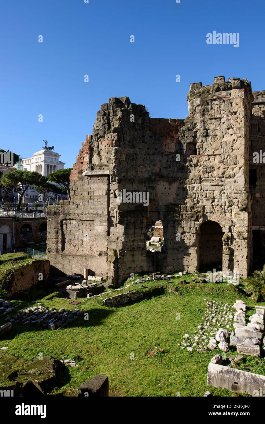 Rom. Italien. Forum von Nerva / Augustus, der Porticus Absidata. Das Forum war von einer Mauer umgeben, die es vor Feuer schützte und die FO trennte Stockfoto
