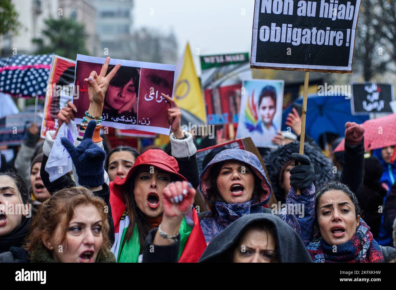 Demonstration in den Straßen von Brüssel gegen Mollahs, Folter, Hijab ...