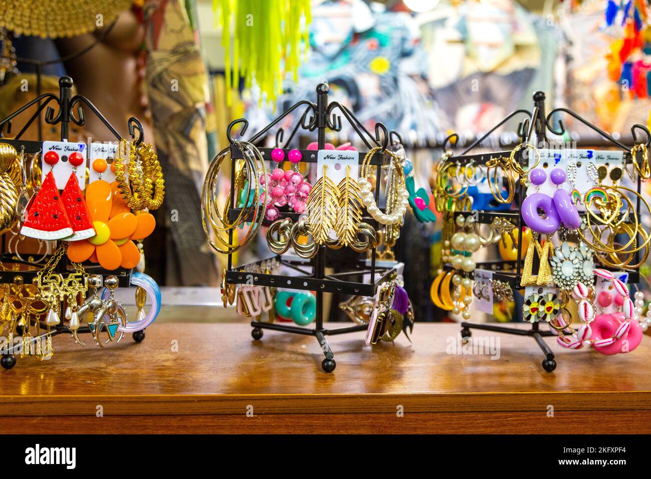 Schmuck im Tea Rooms Indoor Vintage, Möbel, Sammlerstücke und Antiquitäten Markt in Brick Lane, East London, Großbritannien Stockfoto