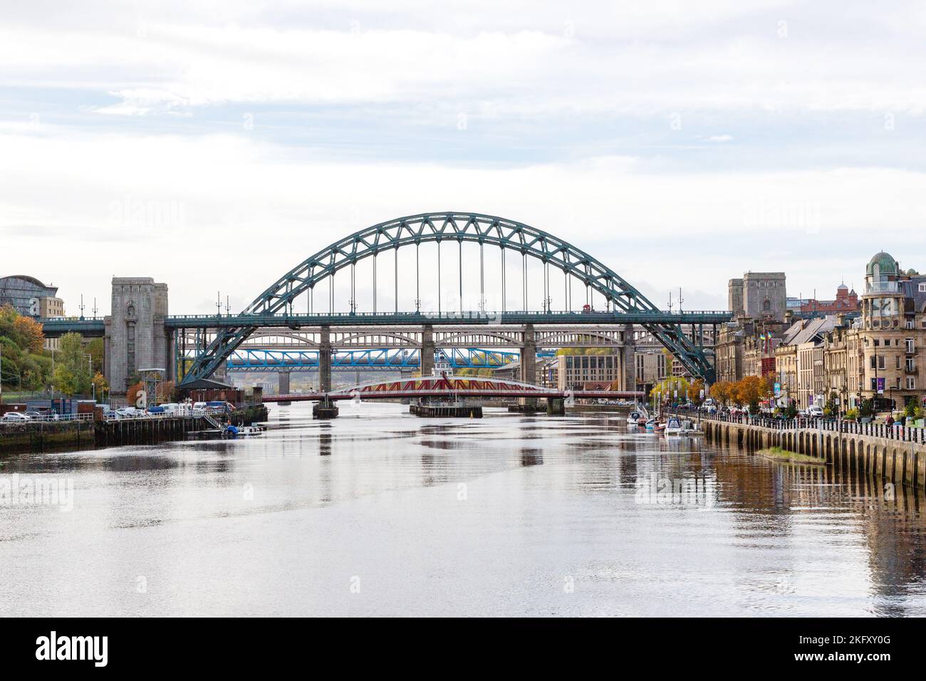 Tyne Brücke über den Fluss Tyne zwischen Gateshead und Newcastle, England, Großbritannien. Stockfoto