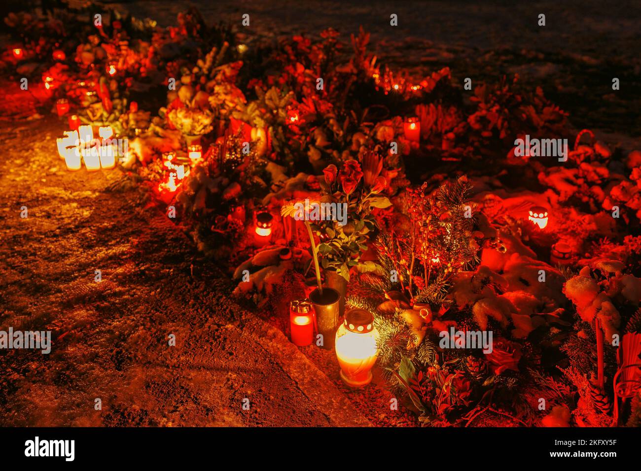 Impressionen eines Friedhofs auf dem Totensonntag oder des Ewigen Sonntags in Berlin, Deutschland, Gedenktag in Deutschland und der Schweiz, Gedenktag für Decea Stockfoto