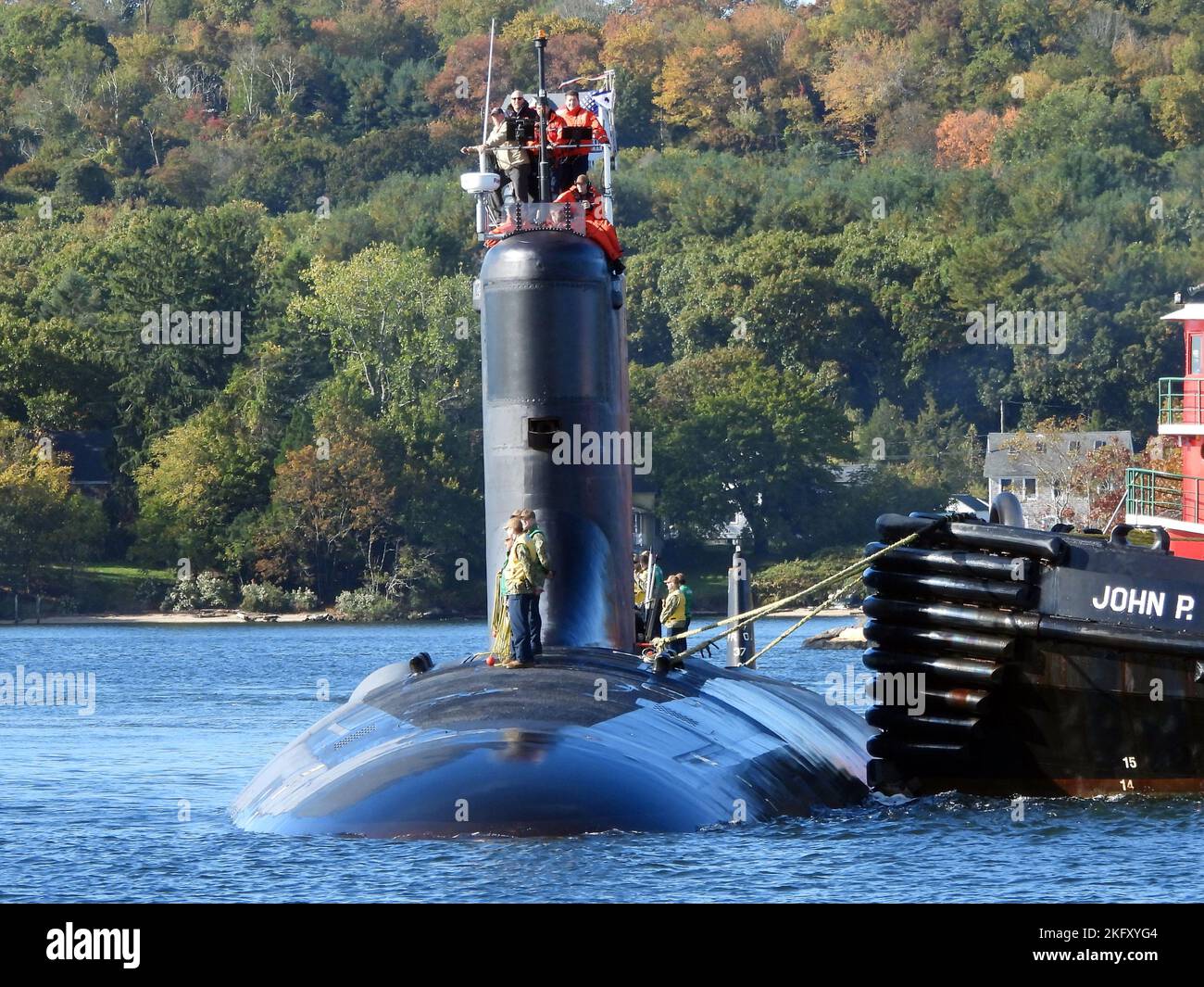 221014-N-ZZ999-0058 GROTON, Connecticut (14. Oktober 2022) – die USS Oregon (SSN 793) bereitet sich auf den Marinestützpunkt New London in Groton, Connecticut, vor., 14. Oktober. Das Schnellangriffs-U-Boot USS Oregon der Virginia-Klasse und die Crew operieren unter dem Submarine Squadron (SUBRON) FOUR und seine primäre Mission ist es, Angriffsunterseeboote bereitzustellen, die bereit, bereit und in der Lage sind, die einzigartigen Herausforderungen von Unterseekämpfen zu meistern und Einsätze in unversöhnlichen Umgebungen auf der ganzen Welt zu implementieren. Stockfoto