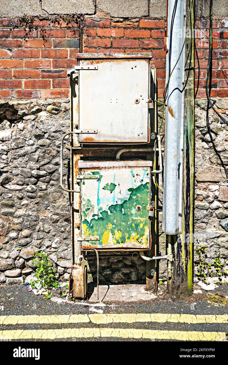 Zwei Strom-/Gaszähler in der Hinterstraße Stockfoto