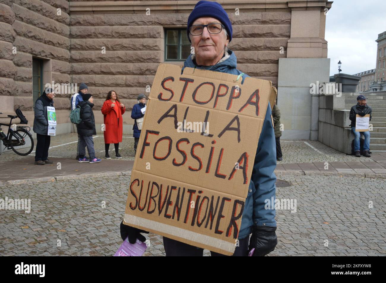 Stockholm, Schweden - 18. November 2022 - "Stoppt alle Subventionen für fossile Brennstoffe" - Kundgebung vor dem Riksdag, Parlamentsgebäude. (Foto von Markku Rainer Peltonen) Stockfoto