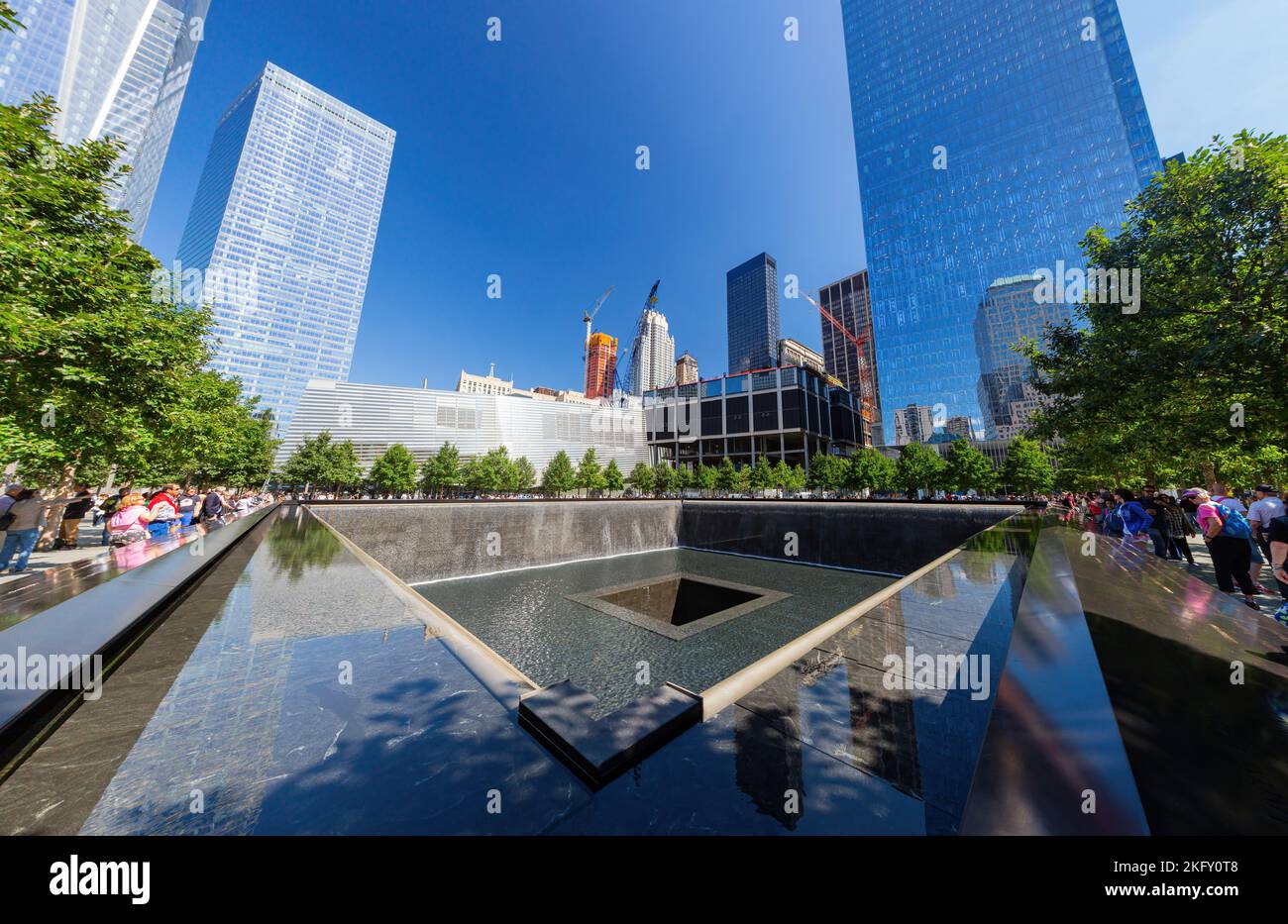 New York, SEP 18 2014 - sonnige Außenansicht des 911 Tribute Museums Stockfoto