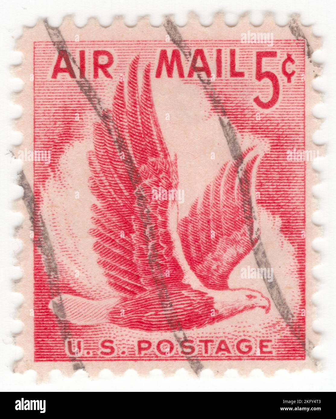 USA - 1958. Juli 31: Eine rosérote 5-Cent-Marke der Air Post, die Eagle in Flight zeigt. Für die Vorauszahlung des Portos auf allen Postkarten, die per Luftpost verschickt werden Stockfoto