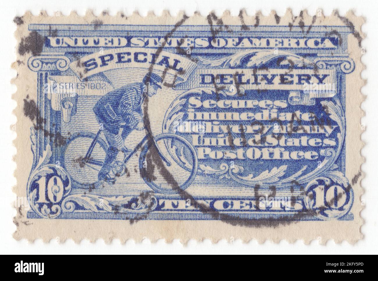 USA - 1911: Ein 10 Cent ultramariner Sonderlieferungsstempel, der Messenger auf Fahrrad zeigt. Wenn sie an einen Brief oder Artikel mit versandfähigen Sachen angebracht wurde, sicherte sie sich eine sofortige Lieferung zwischen 7 Uhr und Mitternacht an jedem Postamt Stockfoto