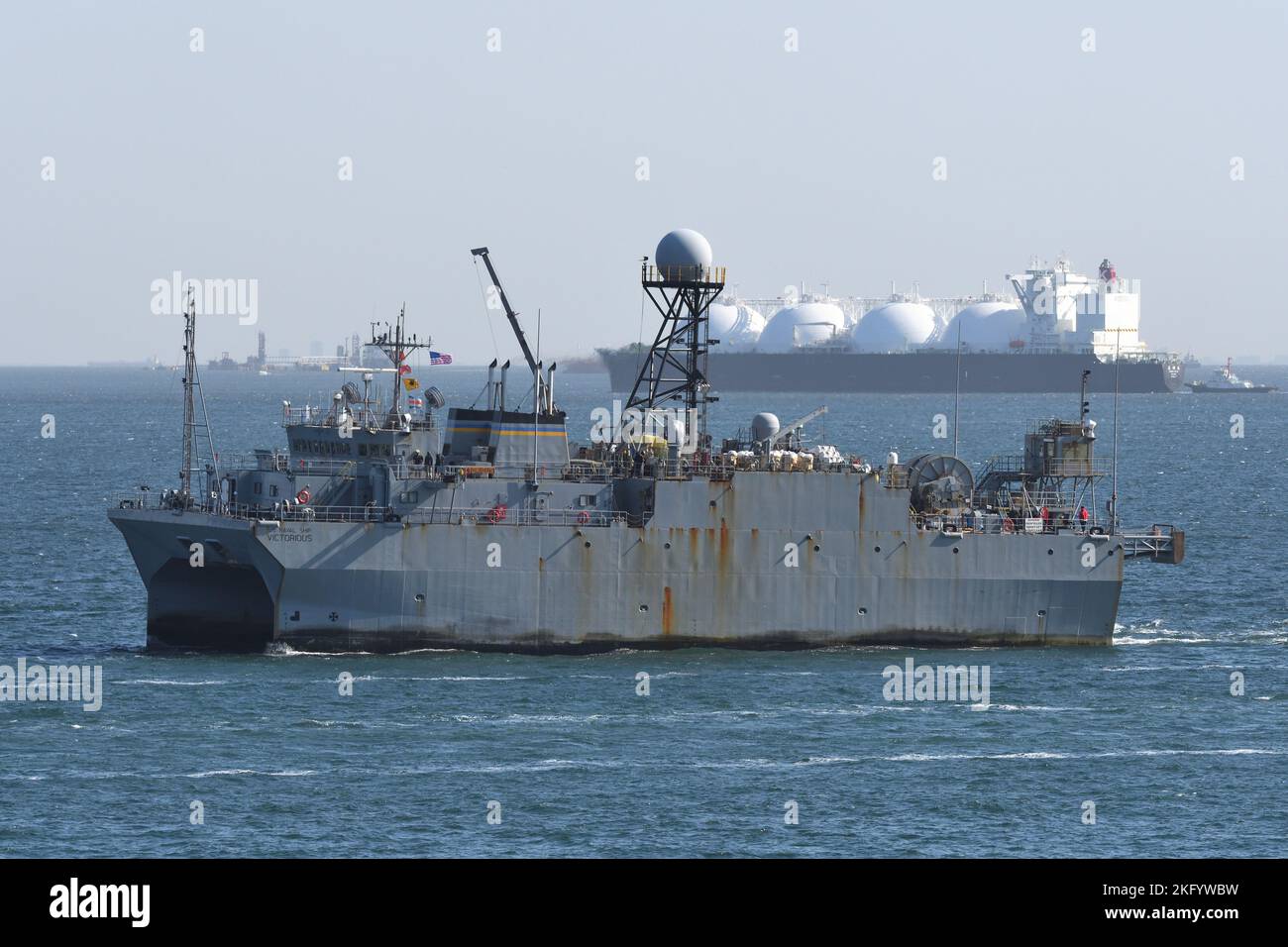 Präfektur Kanagawa, Japan - 23. Februar 2021: United States Navy USNS Victorious (T-AGOS-19), siegreiches Ozeanüberwachungsschiff der Klasse. Stockfoto