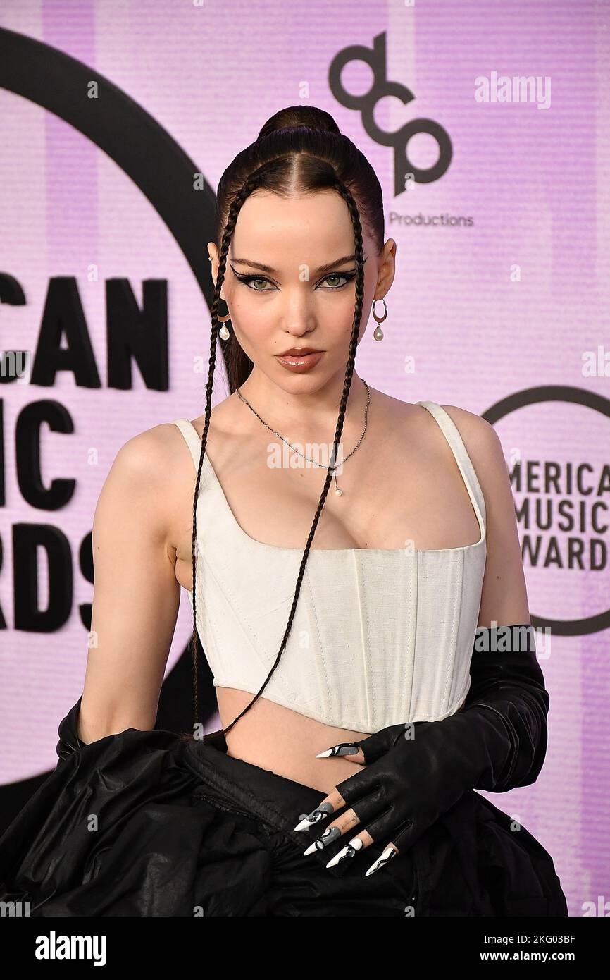 Dove Cameron nimmt am 20. November 2022 an den American Music Awards 2022 im Microsoft Theater